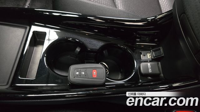 Toyota Prius 2020 — photo 23