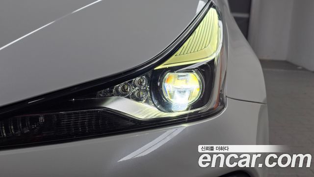Toyota Prius 2020 — photo 8