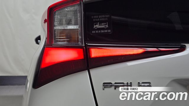 Toyota Prius 2020 — photo 9