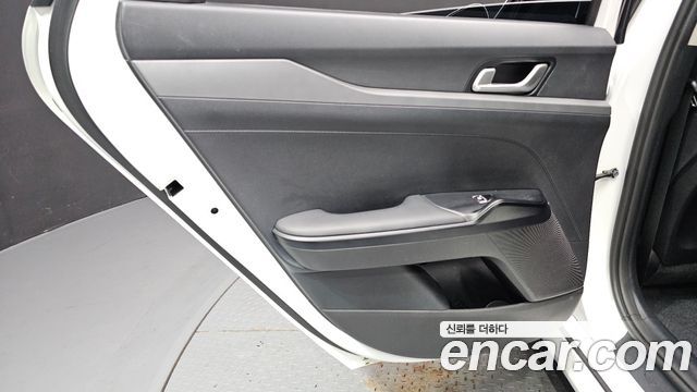 Kia K5 2022 — photo 15