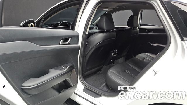 Kia K5 2022 — photo 16