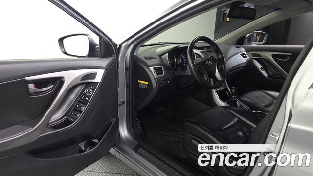 Hyundai AVANTE 2014 — photo 10