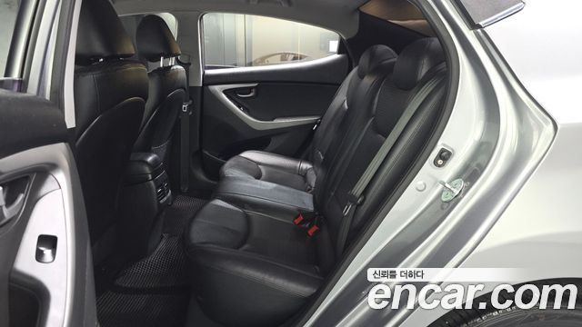 Hyundai AVANTE 2014 — photo 12