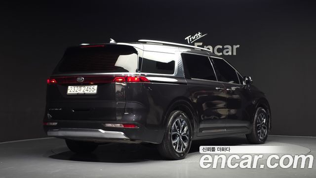 Kia Canival 2021 — photo 2