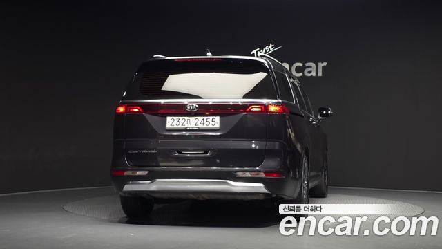 Kia Canival 2021 — photo 4