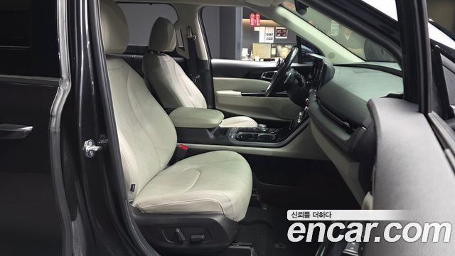 Kia Canival 2021 — photo 17