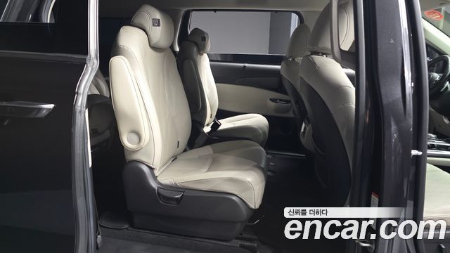 Kia Canival 2021 — photo 18