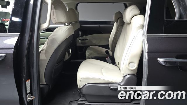 Kia Canival 2021 — photo 16