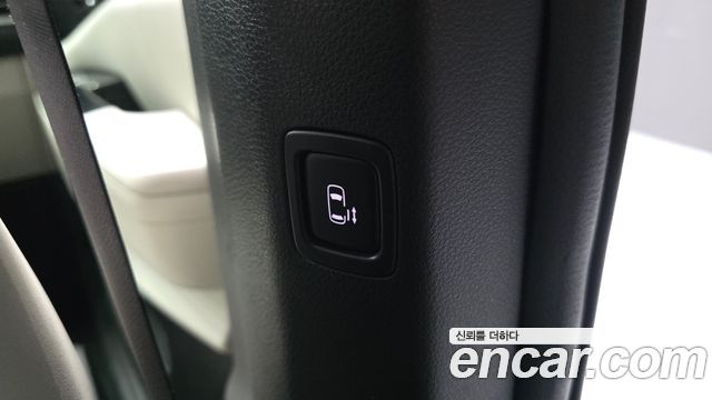 Kia Canival 2021 — photo 28