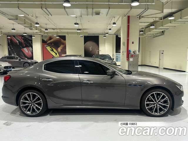 Maserati Ghibli 2023 — photo 3