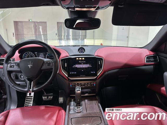 Maserati Ghibli 2023 — photo 7