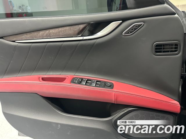 Maserati Ghibli 2023 — photo 13