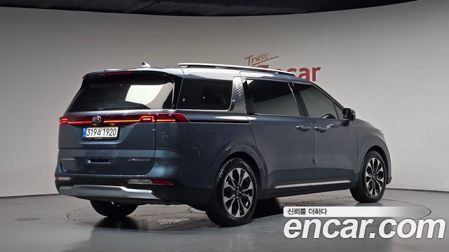 Kia Canival 2021 — photo 2