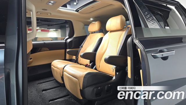 Kia Canival 2021 — photo 17