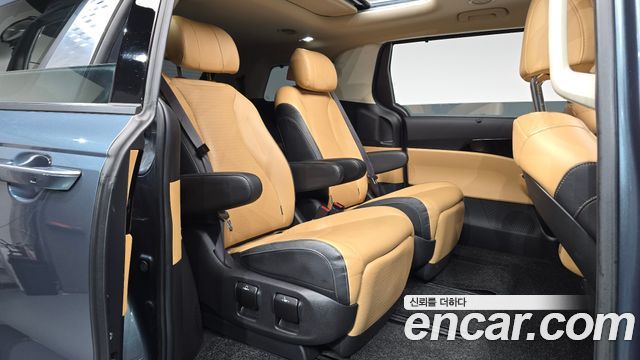 Kia Canival 2021 — photo 18