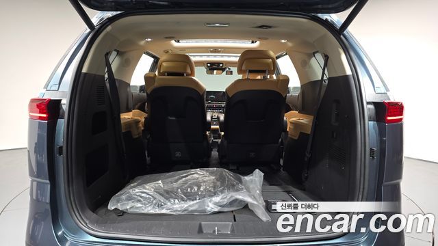 Kia Canival 2021 — photo 28