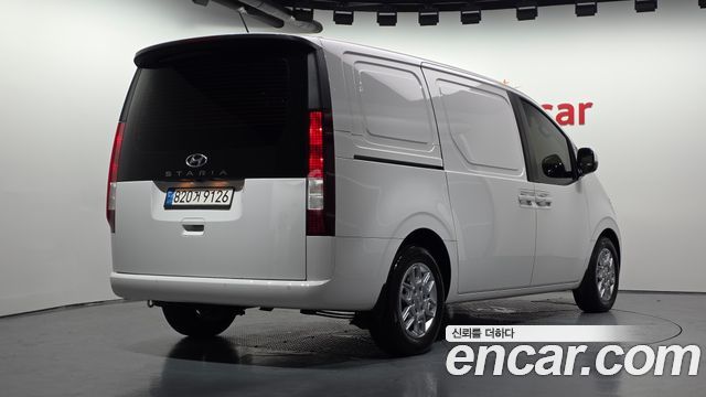 Hyundai Staria 2022 — photo 2