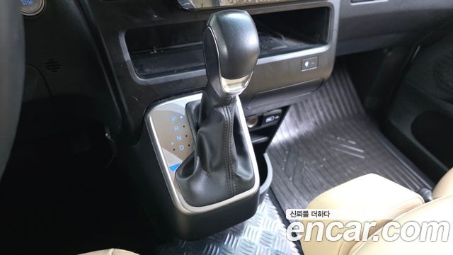 Hyundai Staria 2022 — photo 12