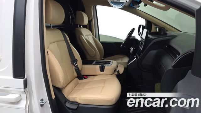 Hyundai Staria 2022 — photo 16