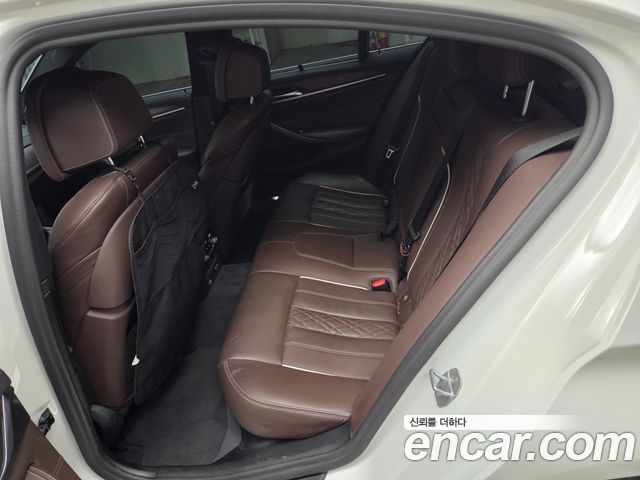 BMW 5-Series 2020 — photo 10