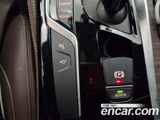 BMW 5-Series 2020 — photo 16