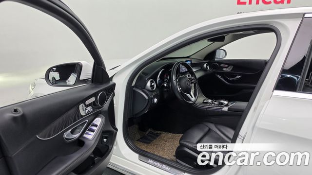 Mercedes-Benz C-Class 2019 — photo 13