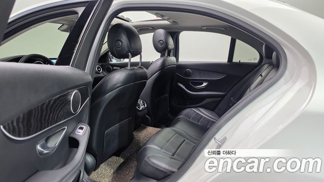 Mercedes-Benz C-Class 2019 — photo 17