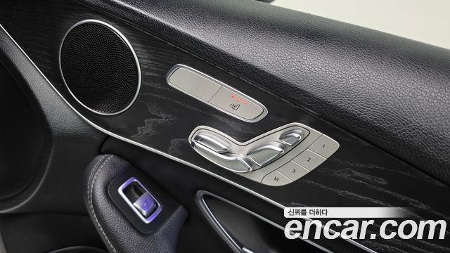 Mercedes-Benz C-Class 2019 — photo 24