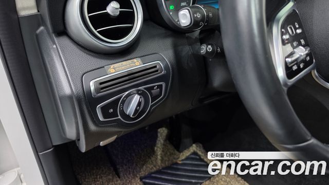 Mercedes-Benz C-Class 2019 — photo 25