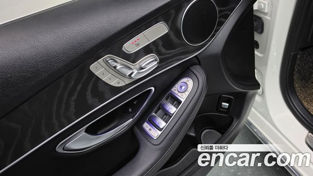 Mercedes-Benz C-Class 2019 — photo 26