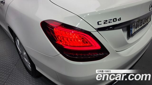 Mercedes-Benz C-Class 2019 — photo 9