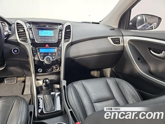 Hyundai i30 2016 — photo 10