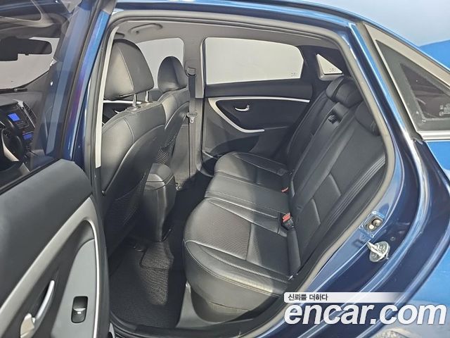 Hyundai i30 2016 — photo 12