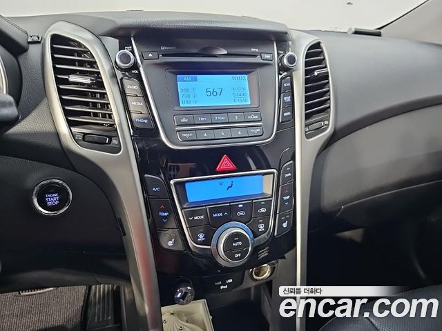 Hyundai i30 2016 — photo 14