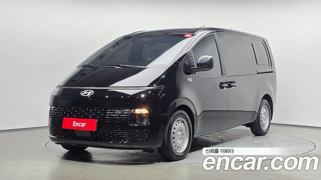 Hyundai Staria 2025 — photo 1