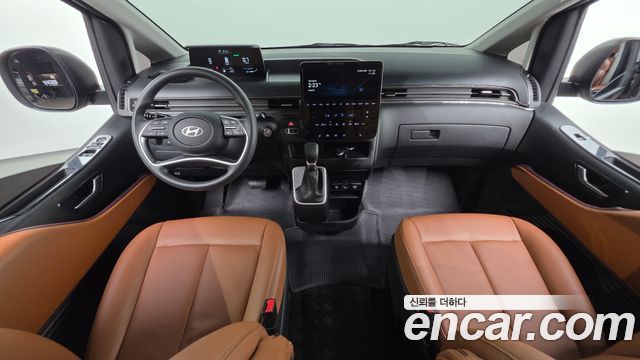 Hyundai Staria 2025 — photo 10