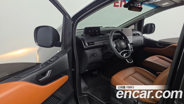 Hyundai Staria 2025 — photo 13