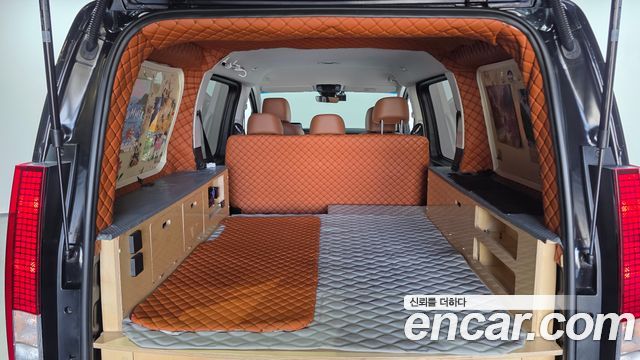 Hyundai Staria 2025 — photo 25