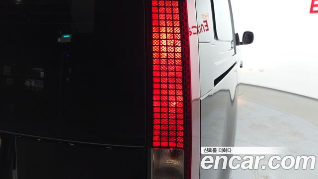 Hyundai Staria 2025 — photo 9