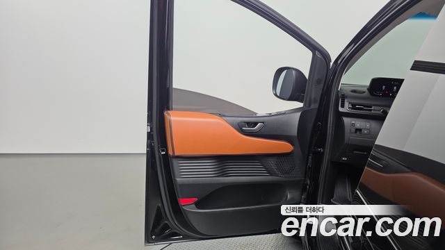 Hyundai Staria 2025 — photo 14