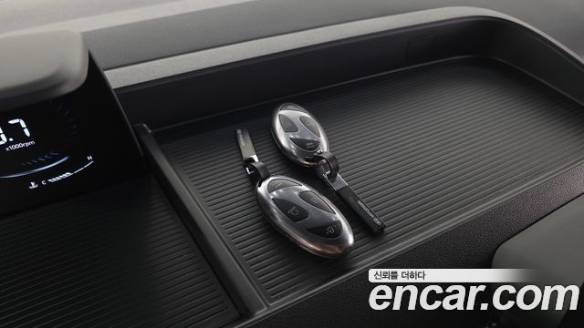 Hyundai Staria 2025 — photo 31