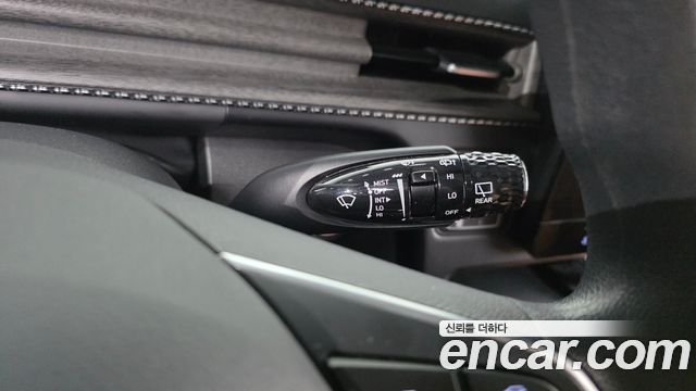 Hyundai Staria 2025 — photo 38