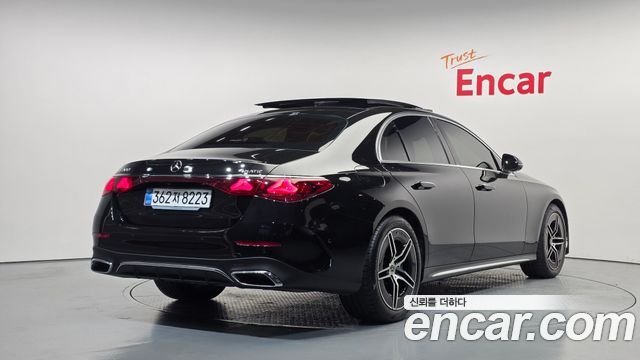 Mercedes-Benz E-Class 2025 — photo 2