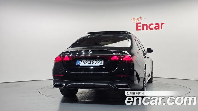 Mercedes-Benz E-Class 2025 — photo 4