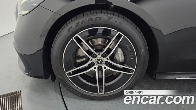 Mercedes-Benz E-Class 2025 — photo 5