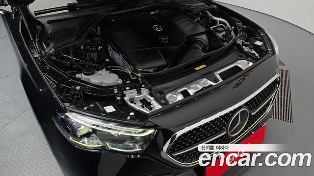 Mercedes-Benz E-Class 2025 — photo 6