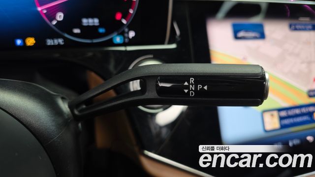 Mercedes-Benz E-Class 2025 — photo 12
