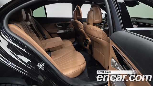 Mercedes-Benz E-Class 2025 — photo 18