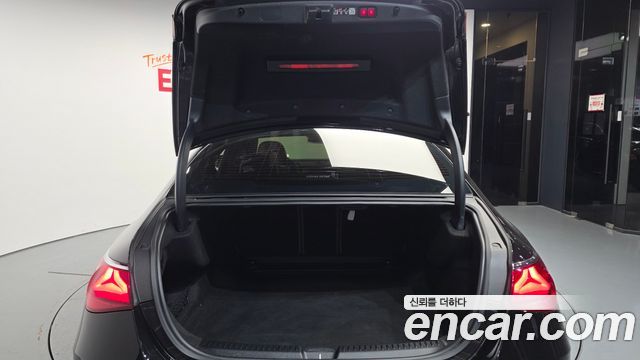 Mercedes-Benz E-Class 2025 — photo 26