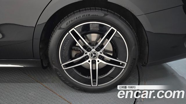 Mercedes-Benz E-Class 2025 — photo 7